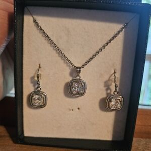 Montana Silversmith's earring and necklace set